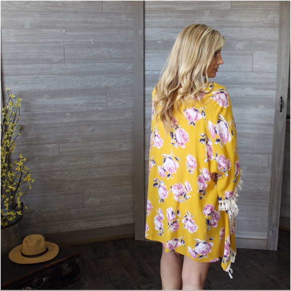 ✨RESTOCKED✨Mustard floral fringe kimono - Picture 3 of 3